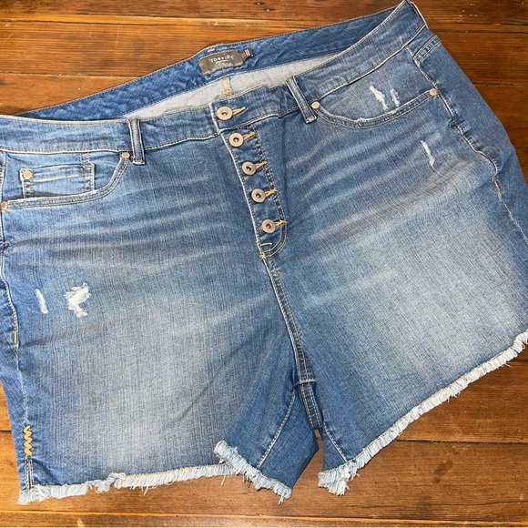 Torrid Women's Blue Denim Shorts plus size 22 - Picture 1 of 5